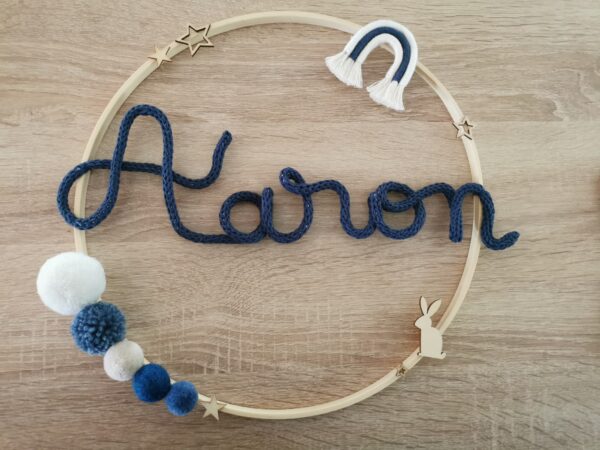 Couronne personnalisable avec prénom en tricotin / Arc en ciel – Image 3